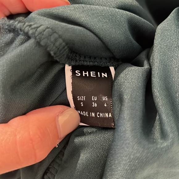 🗽Shein Padded Ruched Bodycon Dress - Picture 4 of 4